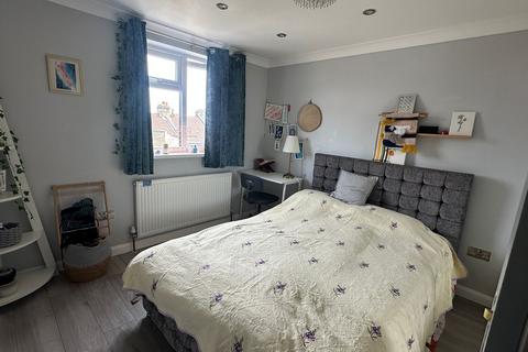3 bedroom house to rent, Ernald Avenue, London E6