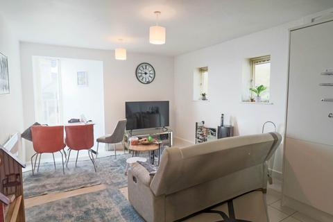 2 bedroom apartment to rent, South Road, Hillside, BS23