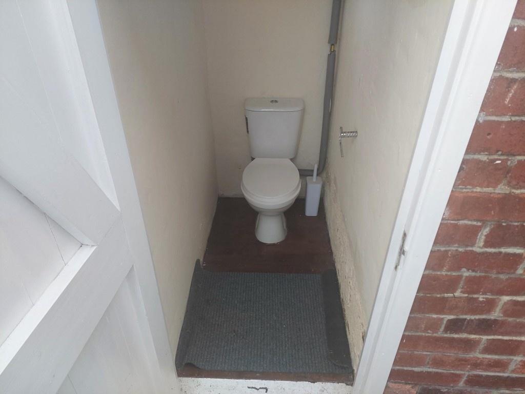 Compact and functional single toilet with a cle...