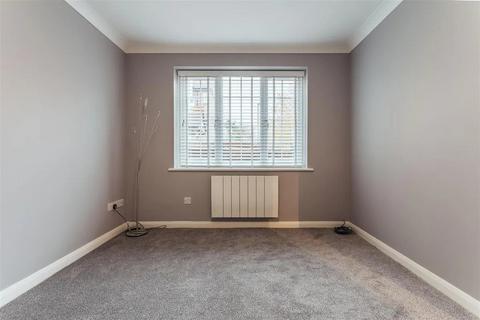 26 Cornwallis Square, London, N19 4LY