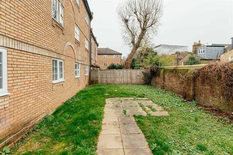 26 Cornwallis Square, London, N19 4LY