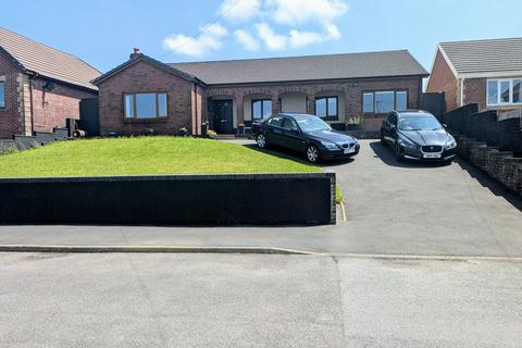 15 Clos Y Dderwen, Cross Hands, Llanelli, SA14 6RN