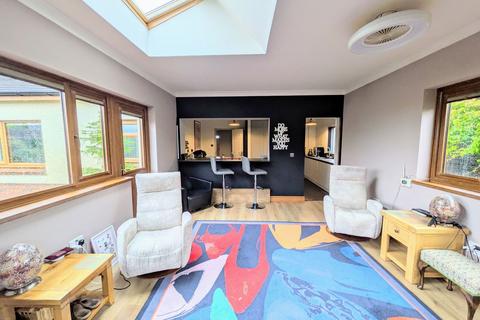 15 Clos Y Dderwen, Cross Hands, Llanelli, SA14 6RN