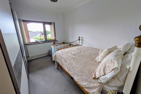 15 Clos Y Dderwen, Cross Hands, Llanelli, SA14 6RN