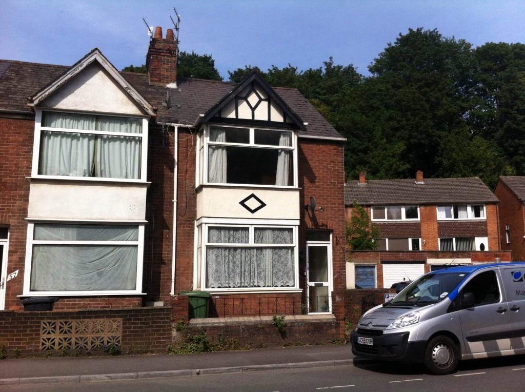 Traditional semi-detached house with distinctiv...