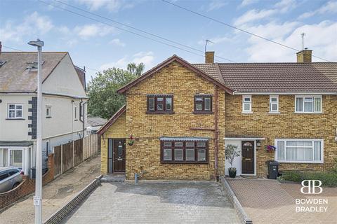 3 bedroom end of terrace house for sale, Aragon Drive, Hainault
