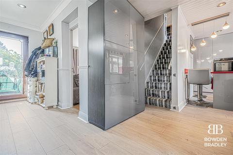 3 bedroom end of terrace house for sale, Aragon Drive, Hainault