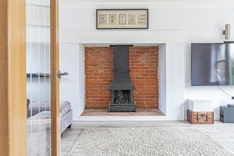 undefined, High Street, Eaton Bray