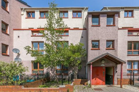 107/2 Barn Park Crescent, Edinburgh, EH14 3HP