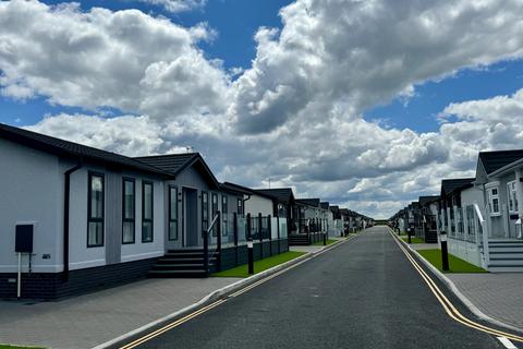 2 bedroom park home for sale, Canvey Island, Essex, SS8