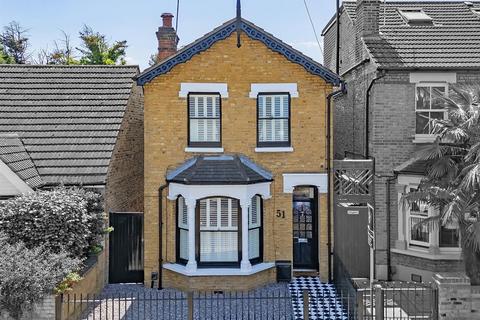3 bedroom detached house for sale, Mildmay Road, Romford