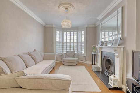 3 bedroom detached house for sale, Mildmay Road, Romford