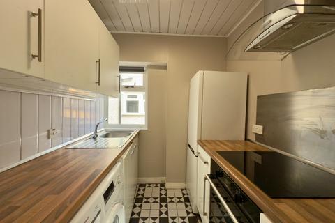 3 bedroom flat to rent, Mosspark Drive, Mosspark, Glasgow, G52