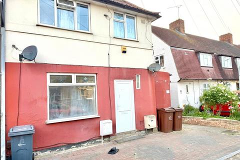 2 bedroom flat to rent, Heathway, Dagenham RM9