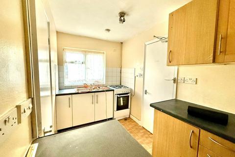 2 bedroom flat to rent, Heathway, Dagenham RM9