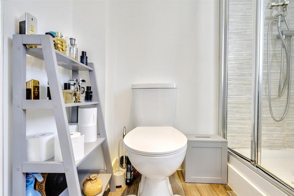 Ensuite 1 2.jpeg