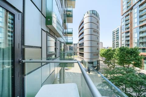 1 bedroom flat for sale, Lincoln Plaza London E14