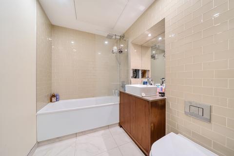 1 bedroom flat for sale, Lincoln Plaza London E14