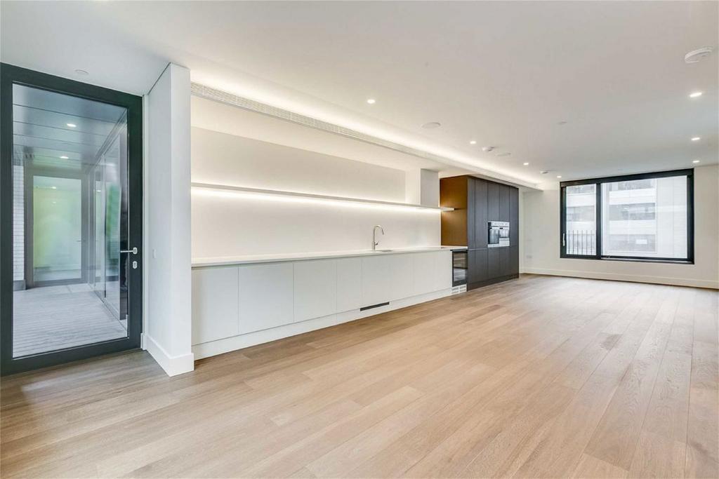 Rathbone Place, London W1T 3 bed flat - £10,833 pcm (£2,500 pw)