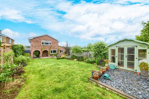 17 Dyson Drive, Kettering, NN16 9HR