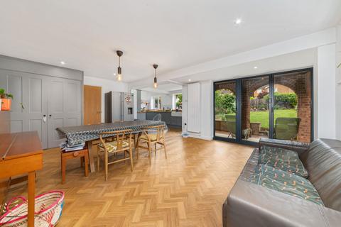 17 Dyson Drive, Kettering, NN16 9HR
