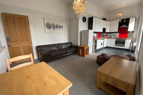 3 bedroom flat to rent, Oakfield Avenue, Glasgow, G12