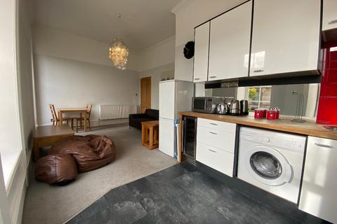 3 bedroom flat to rent, Oakfield Avenue, Glasgow, G12