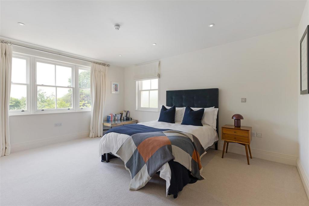 93632 Lincombe-Leatherhead-Road-Oxshott (25).jpg