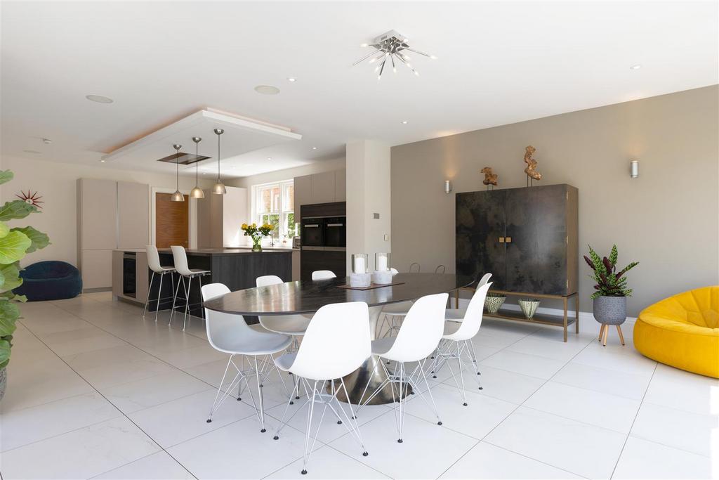 93632 Lincombe-Leatherhead-Road-Oxshott (13).jpg