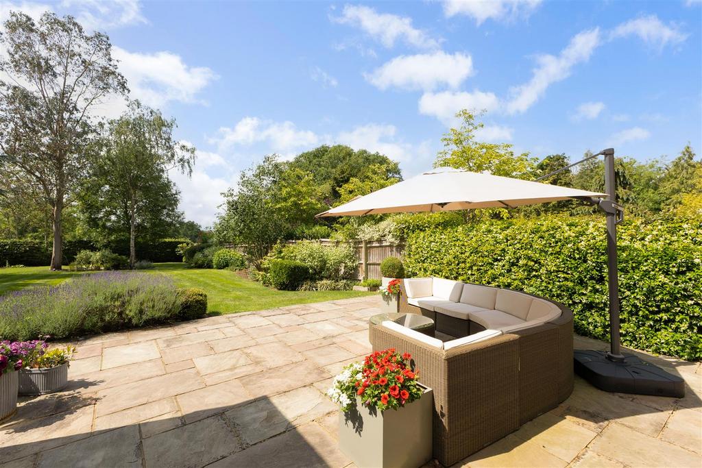 93632 Lincombe-Leatherhead-Road-Oxshott (36).jpg