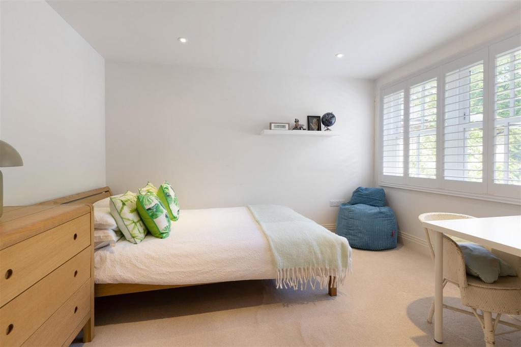 93632 Lincombe-Leatherhead-Road-Oxshott (23).jpg