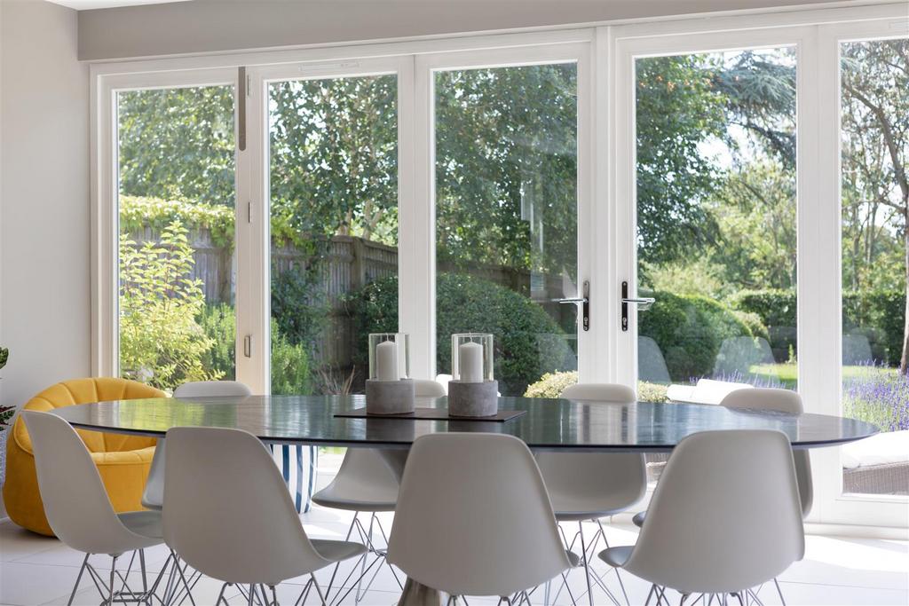 93632 Lincombe-Leatherhead-Road-Oxshott (14).jpg