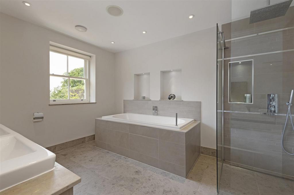 93632 Lincombe-Leatherhead-Road-Oxshott (30).jpg