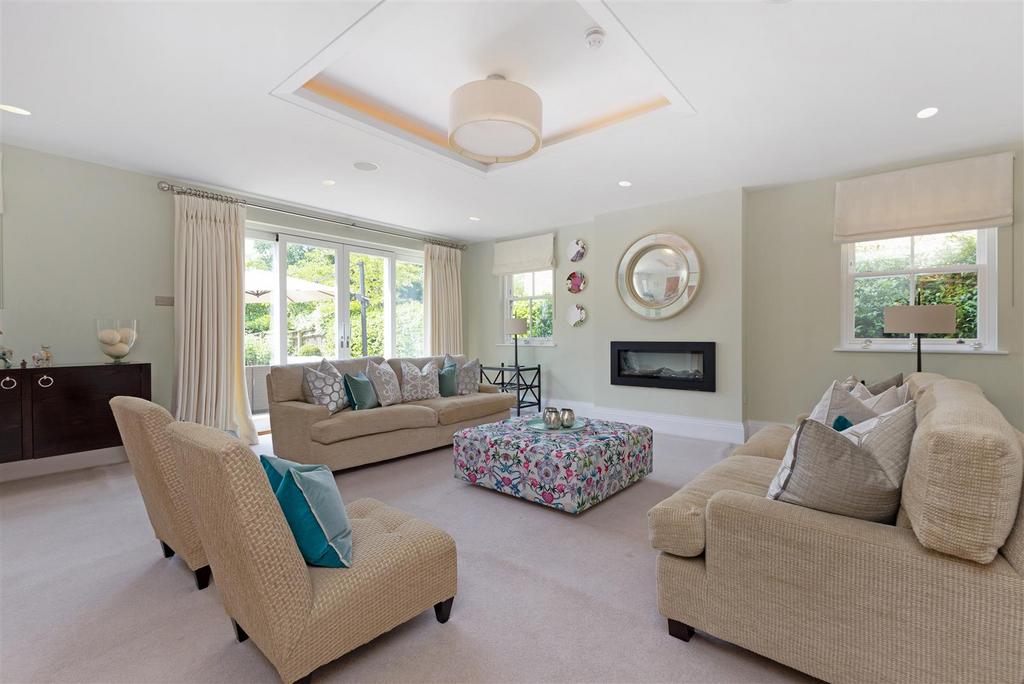 93632 Lincombe-Leatherhead-Road-Oxshott (4).jpg