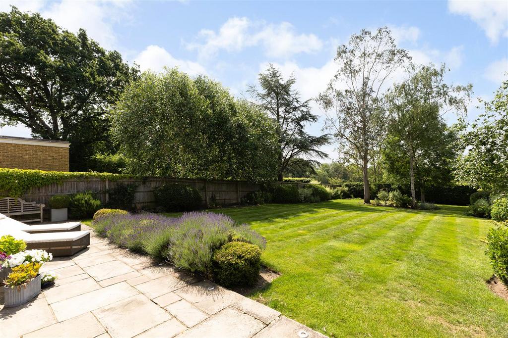 93632 Lincombe-Leatherhead-Road-Oxshott (37).jpg