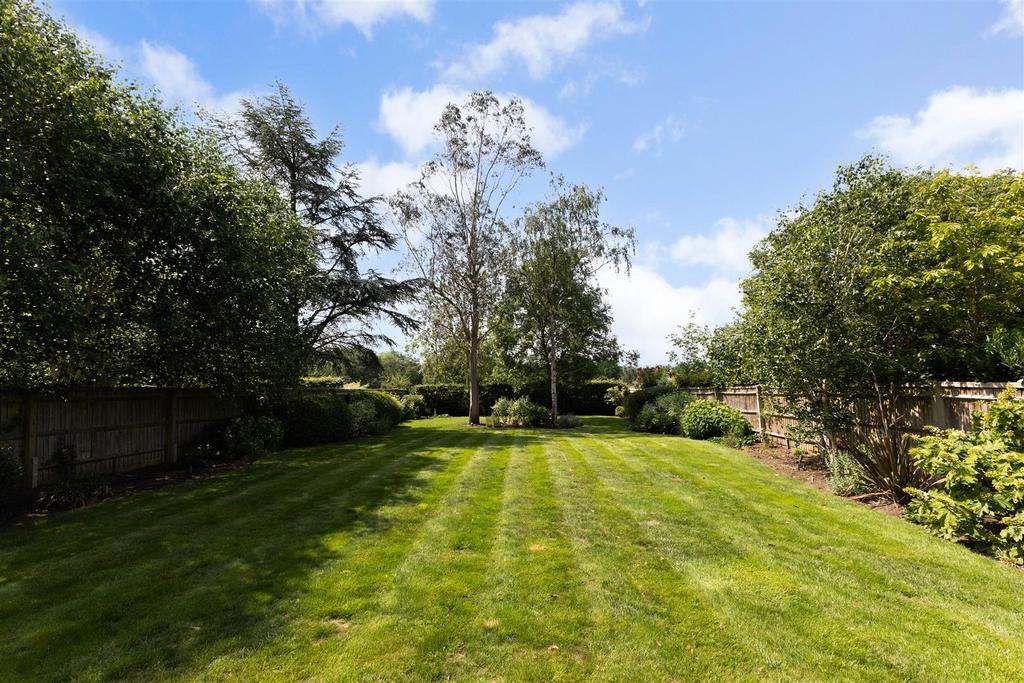 93632 Lincombe-Leatherhead-Road-Oxshott (38).jpg