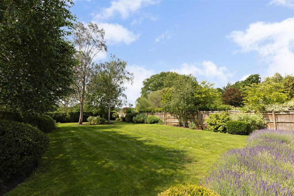 93632 Lincombe-Leatherhead-Road-Oxshott (39).jpg