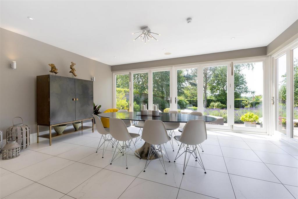 93632 Lincombe-Leatherhead-Road-Oxshott (11).jpg