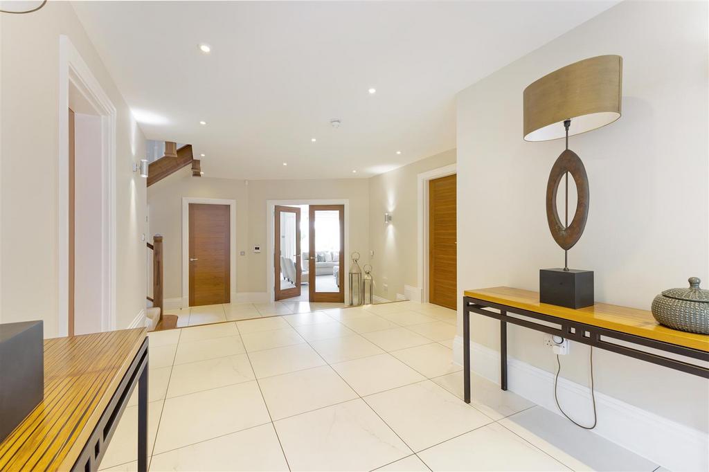 93632 Lincombe-Leatherhead-Road-Oxshott (20).jpg