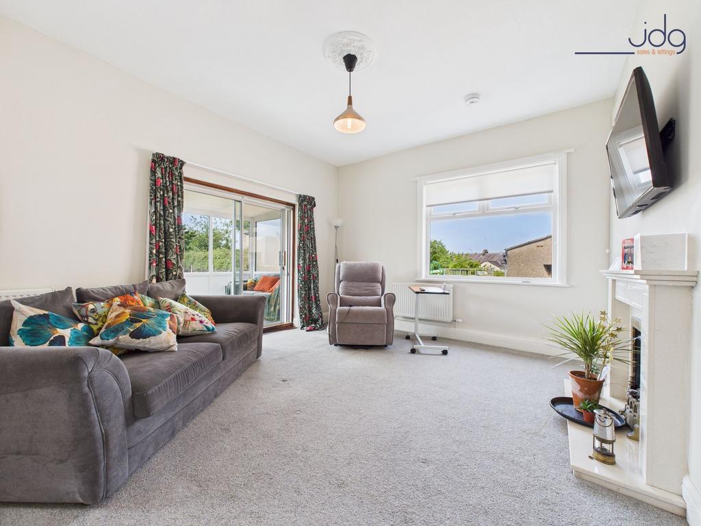 Generously sized lounge with room for dining