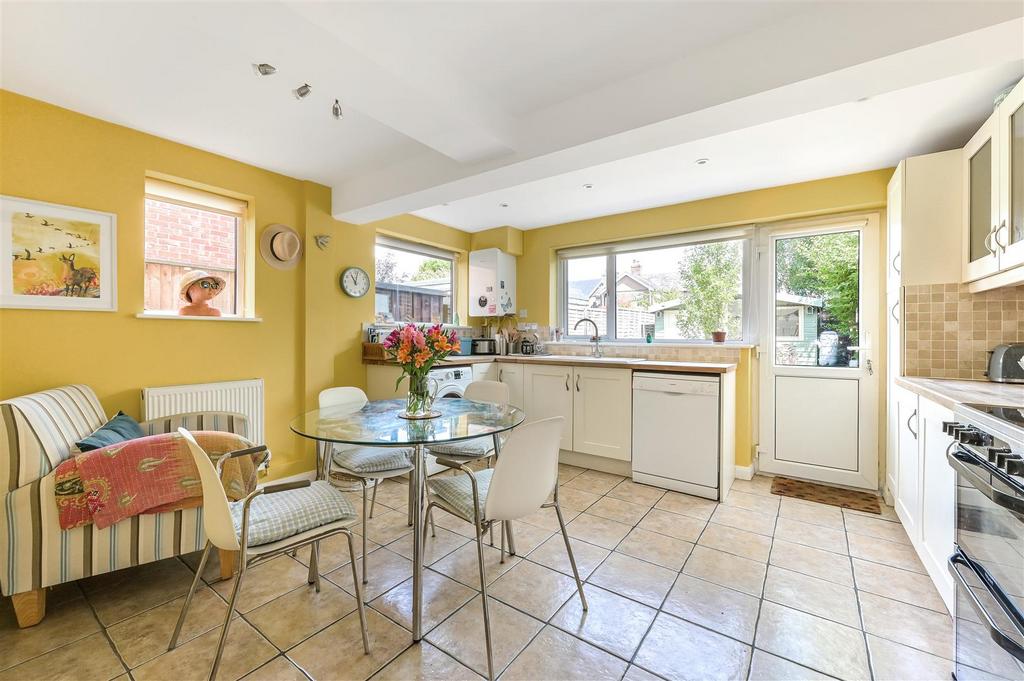 Kitchen/Breakfast Road