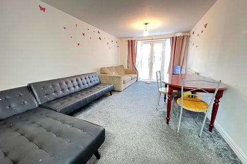 2 bedroom flat for sale, Blackthorn Road, Ilford