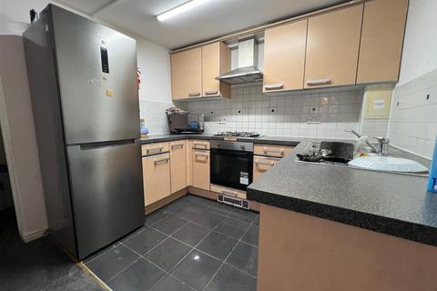 2 bedroom flat for sale, Blackthorn Road, Ilford