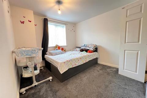 2 bedroom flat for sale, Blackthorn Road, Ilford
