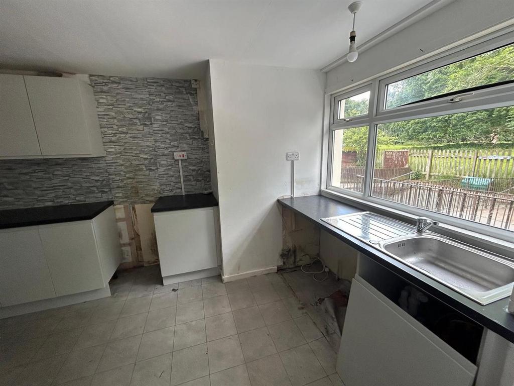 Kitchen 2.jpg