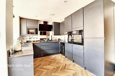 5 bedroom detached house for sale, Kielder Drive, Stone