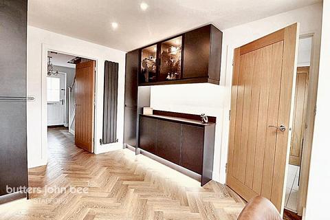 5 bedroom detached house for sale, Kielder Drive, Stone
