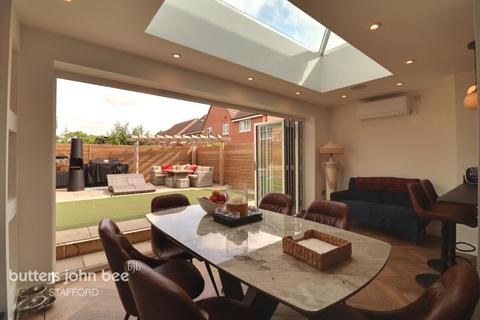 5 bedroom detached house for sale, Kielder Drive, Stone