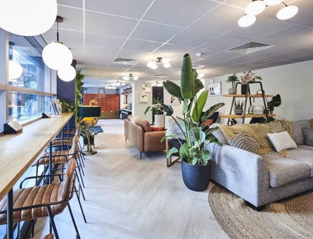 Lb CM7 XDa1 Mjw VHImw Wi RT3 IGUi J30 L.jpg