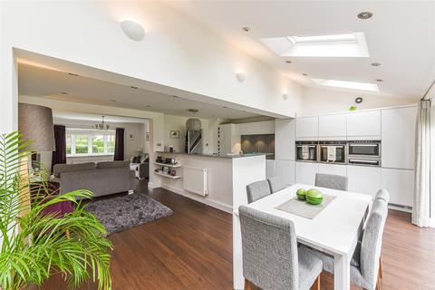 16 Bluegates, Ewell, Epsom, KT17 2SA